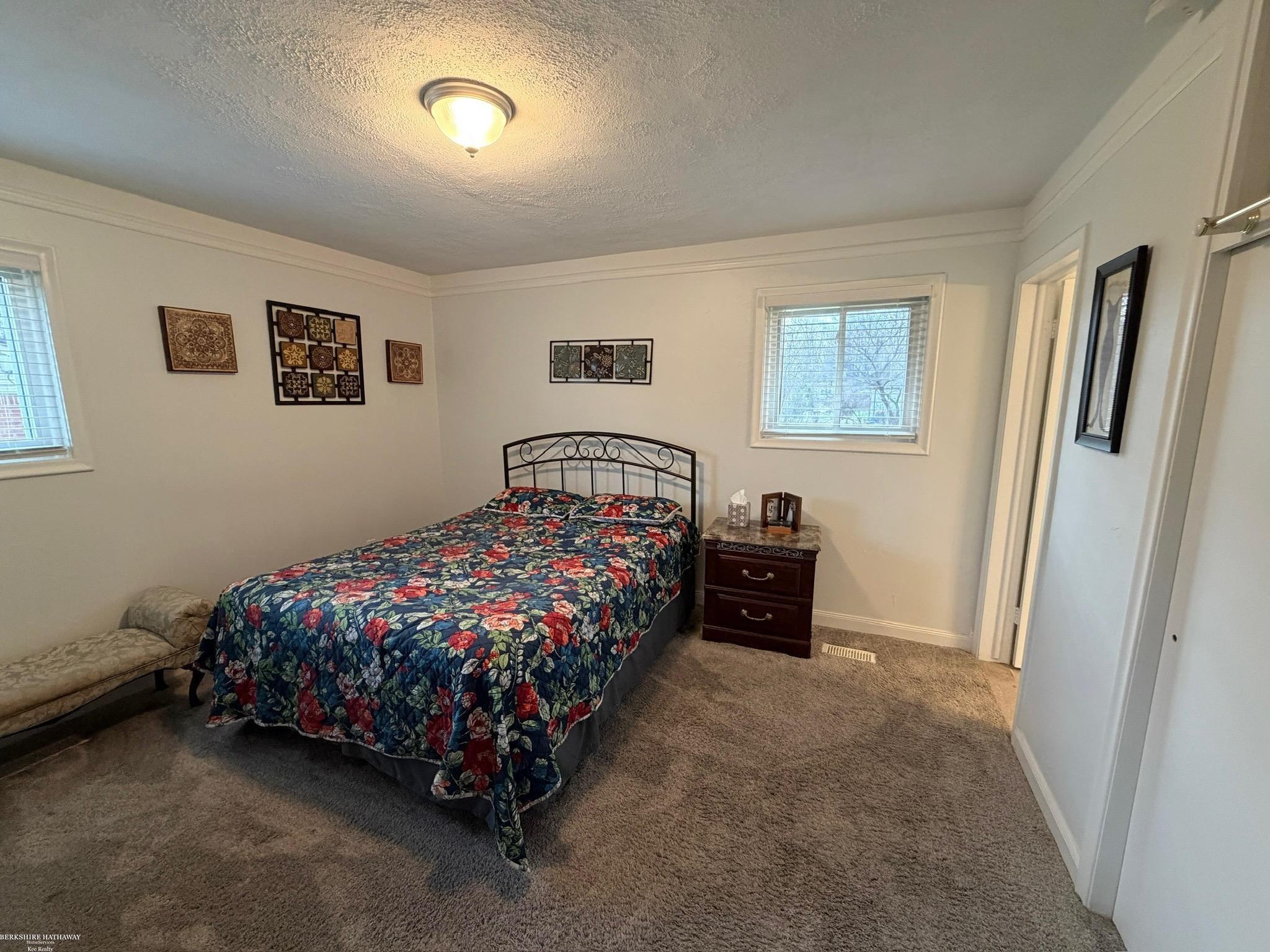 28357 New Castle Road Farmington, MI 48331 - Photo 35 of 46 50203049-b656cee7-3c76-4d8e-a08e-499f429d71fd.JPG