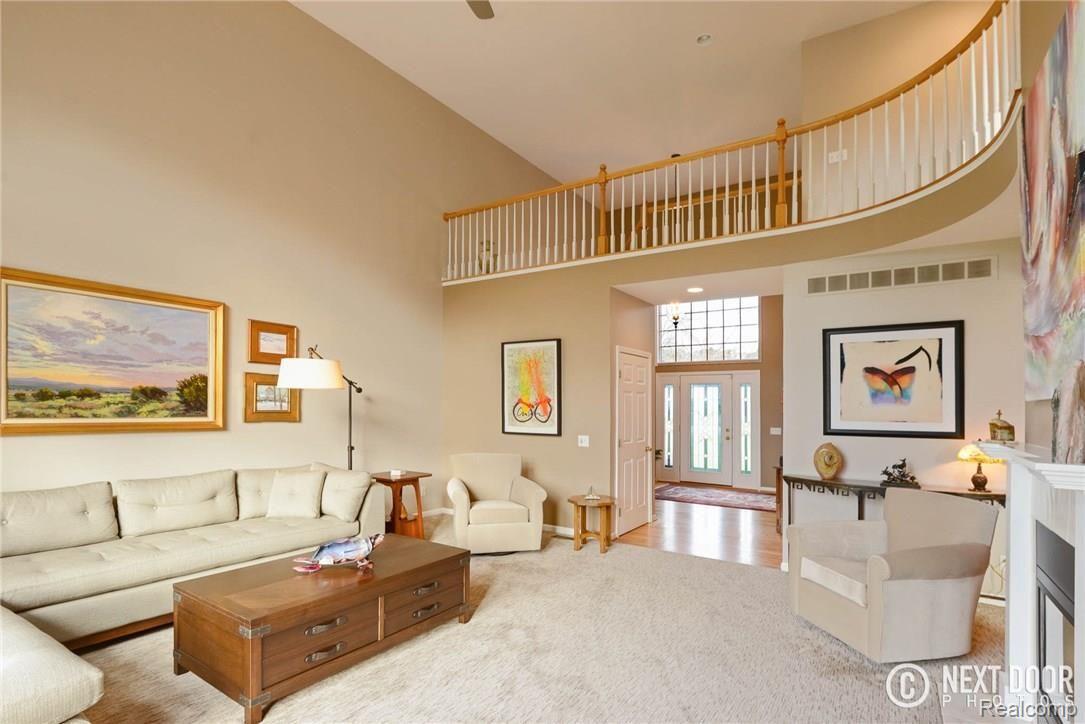 4886 Pleasant Valley Road Brighton, MI 48114 - Photo 17 of 51 Great room view to foyer