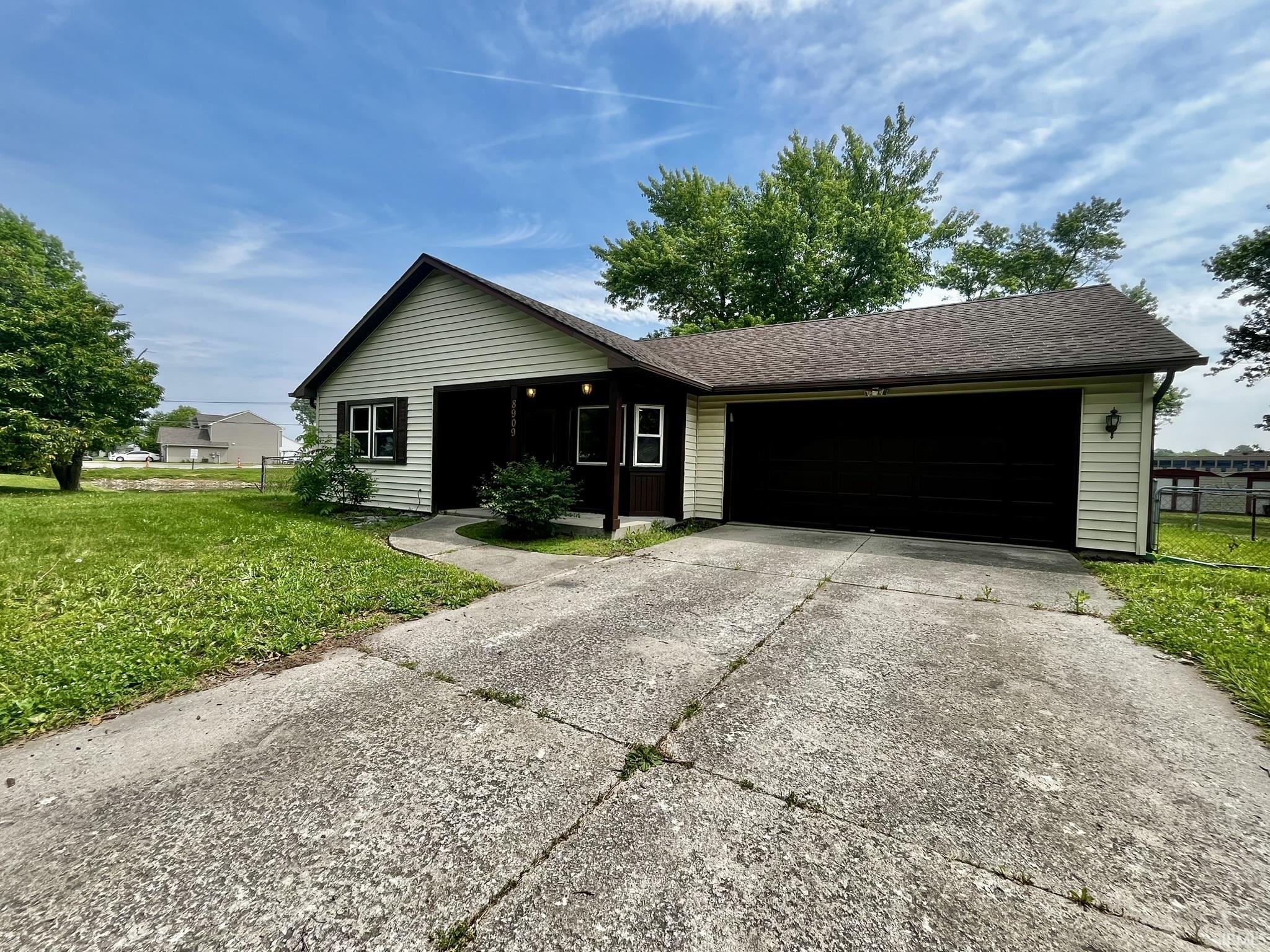 8909 Mariners Ridge Drive Fort Wayne, IN 46819 - Photo 2 of 35