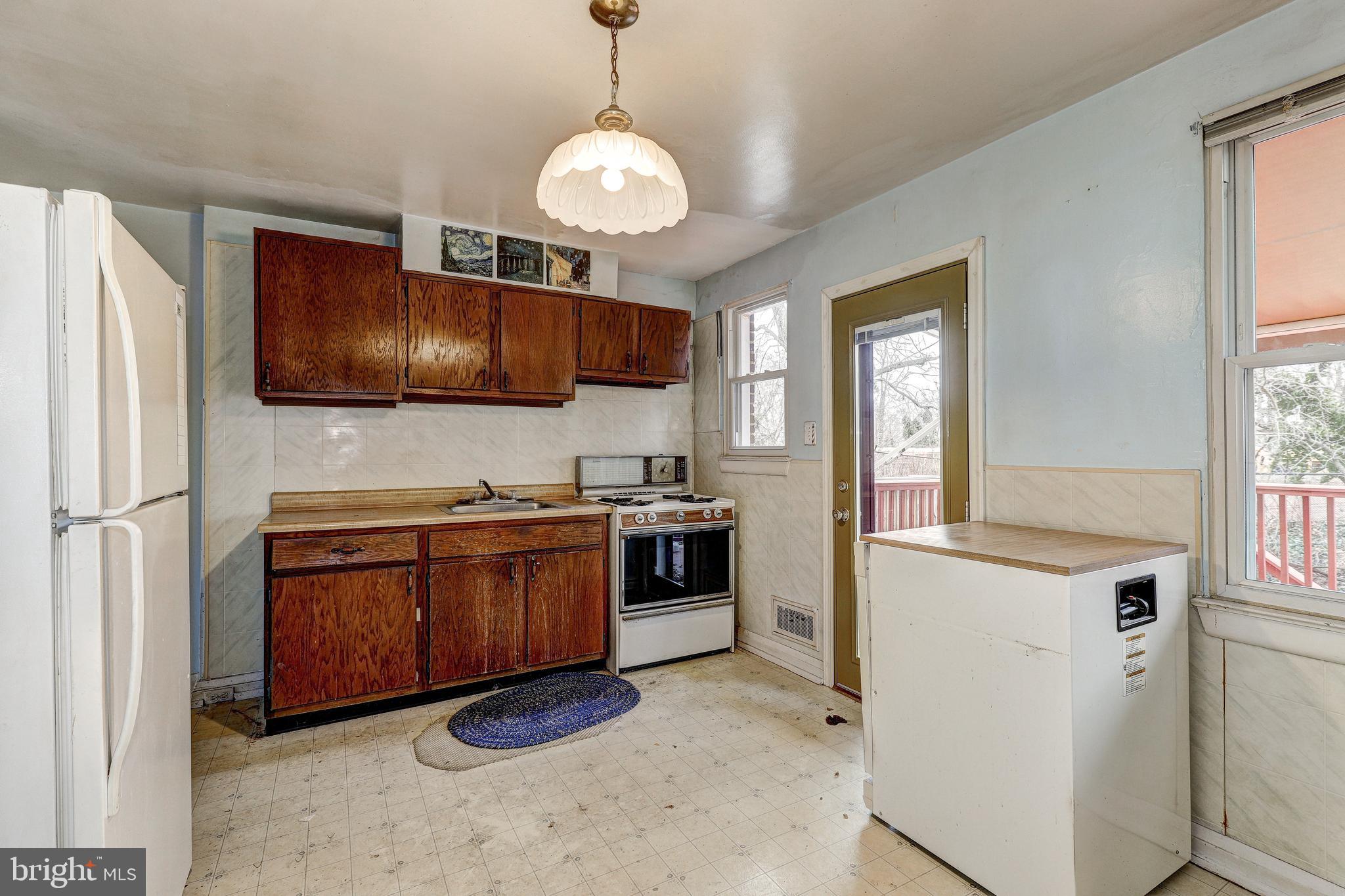 8613 Pleasant Plains Road Towson, MD 21286 - Photo 11 of 27