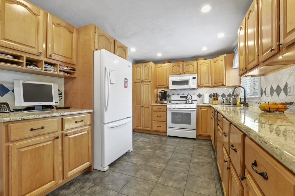 50 Raffaele Road Marlborough, MA 01752 - Photo 17 of 32 Gallery Image 17
