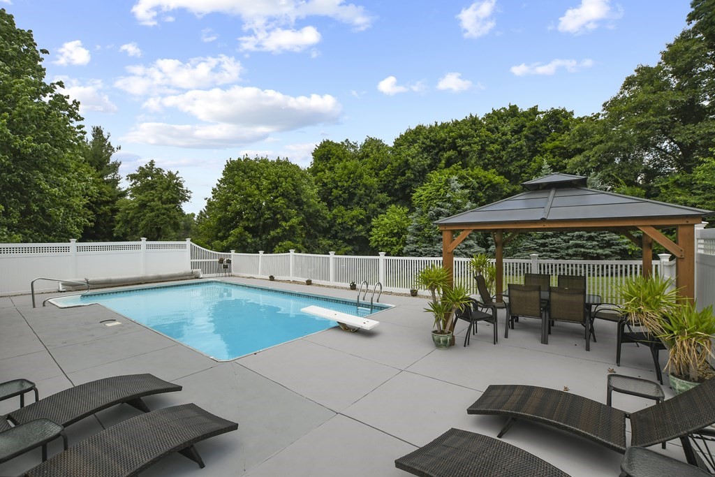 50 Raffaele Road Marlborough, MA 01752 - Photo 9 of 32 Gallery Image 9