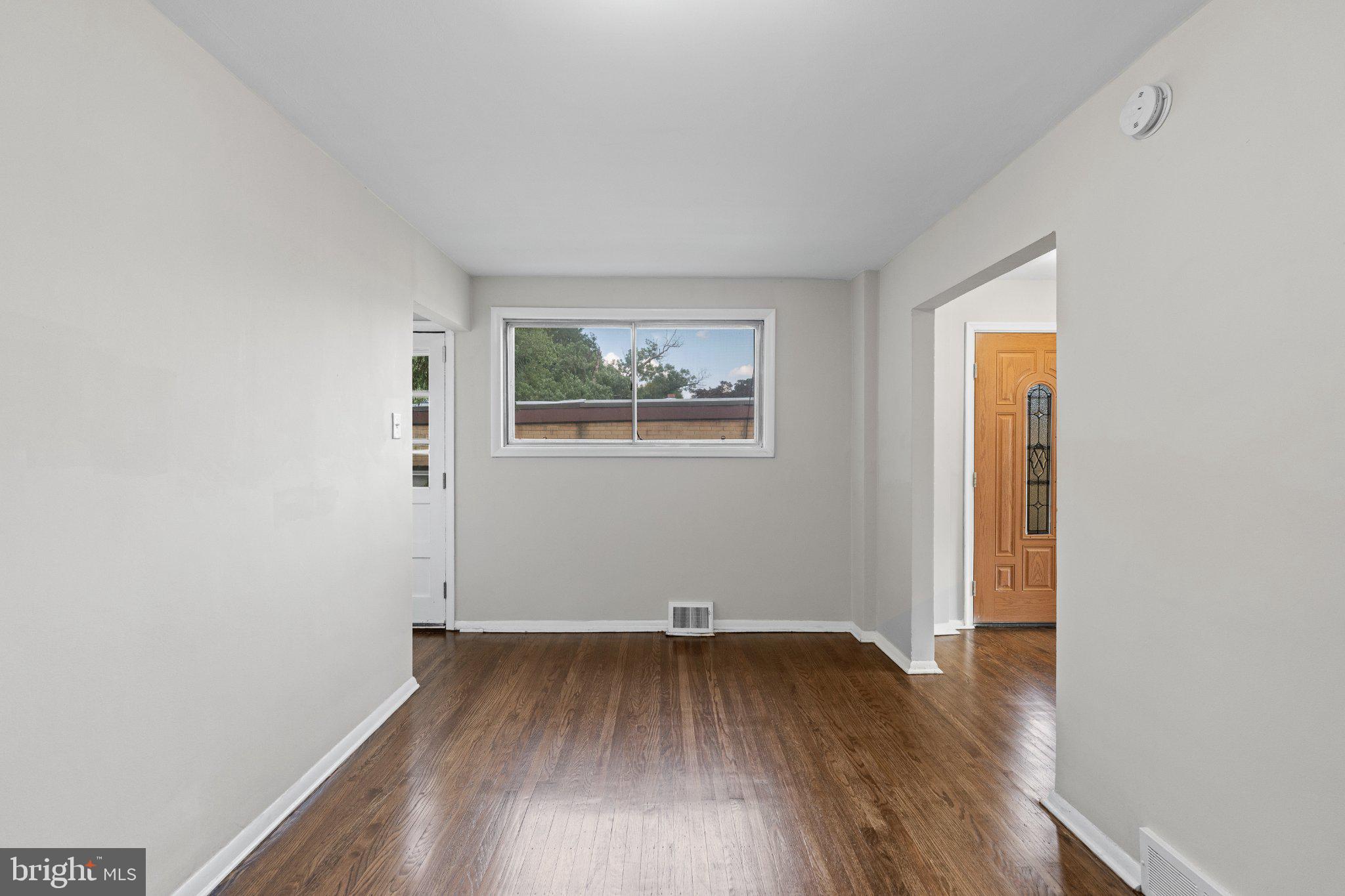 205 Juniper Road, Unit 288 Havertown, PA 19083 - Photo 7 of 28 Bright and airy entryway awaits you.