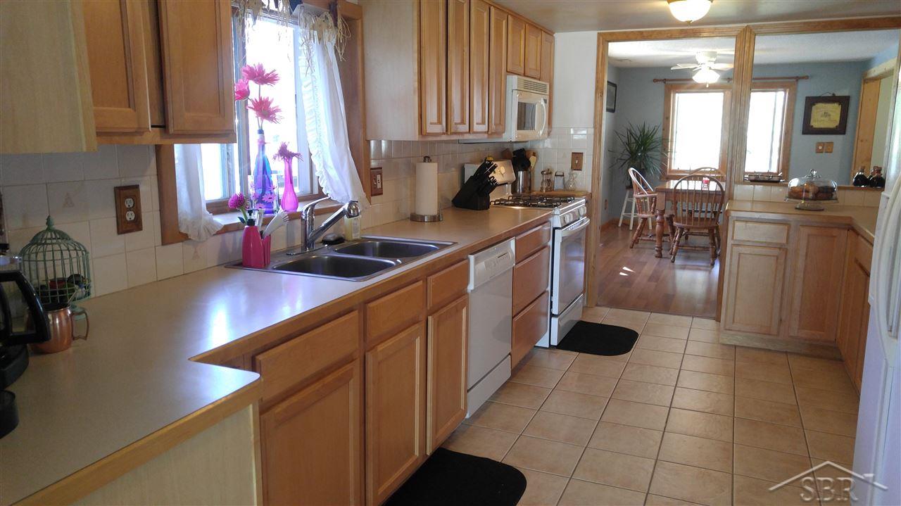 615 Adams Road Saginaw, MI 48609 - Photo 12 of 41 31288527-11.JPG