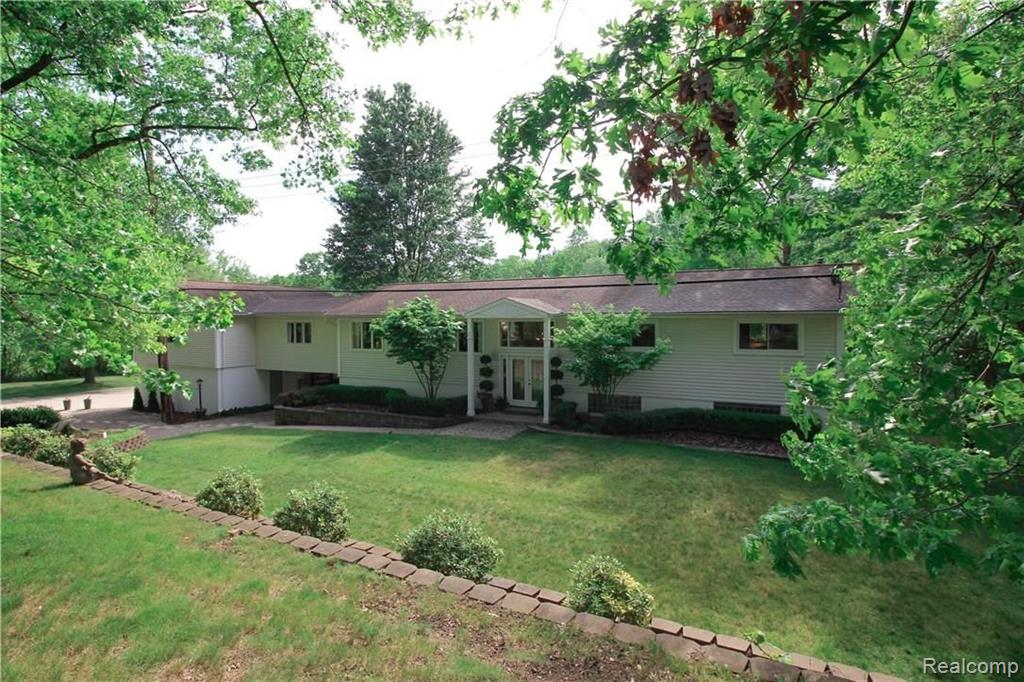 6130 Sheldon Road Rochester Hills, MI 48306 - Photo 2 of 32