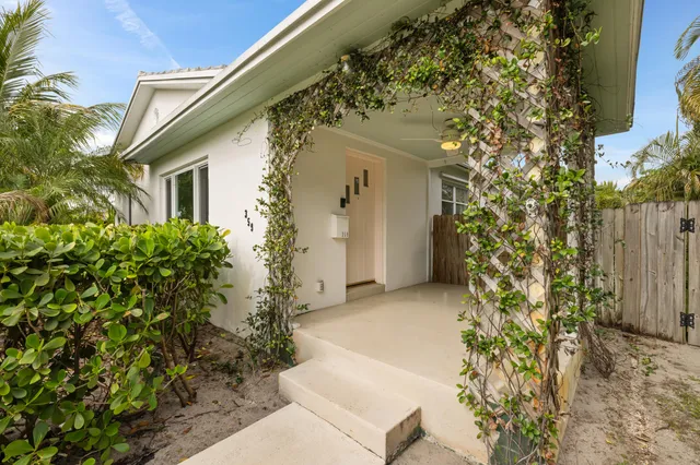 $6,500 | 359 Ellamar Road, West Palm Beach, FL 33405