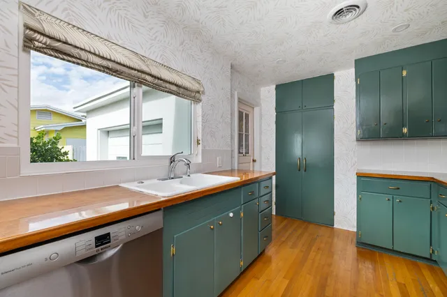 $6,500 | 359 Ellamar Road, West Palm Beach, FL 33405