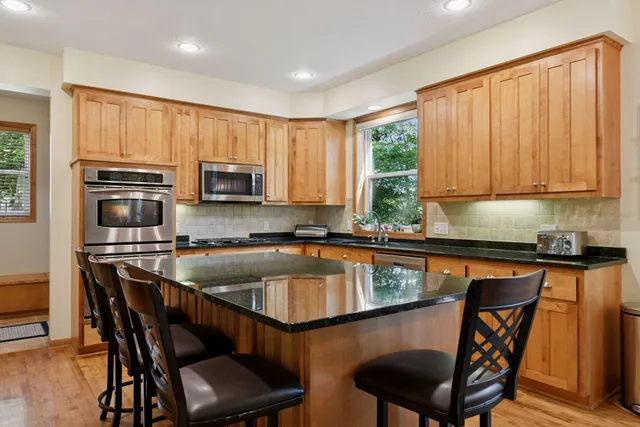 $949,900 | 7423 Tristan Knoll, Victoria, MN 55331