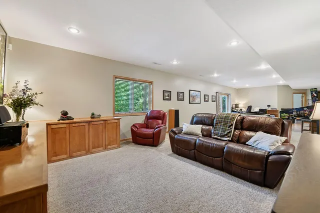 $949,900 | 7423 Tristan Knoll, Victoria, MN 55331