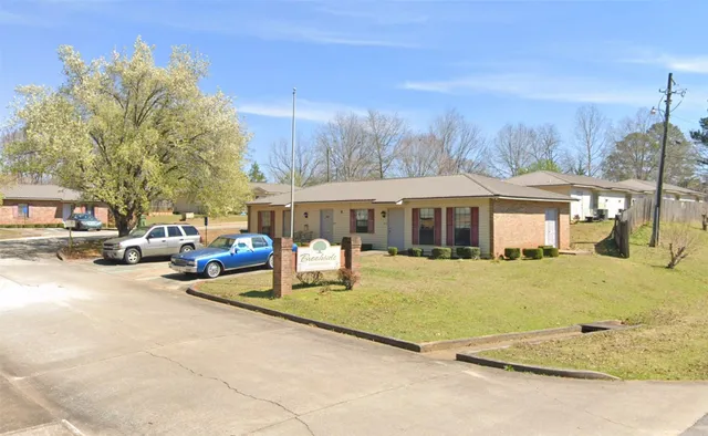 a view of a yard in front of a house