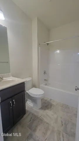 $739,600 | 7 Jack Drive, Halfmoon, NY 12065