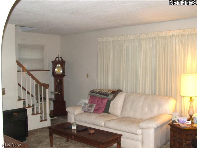 1375 Crescent Road Southwest Canton, OH 44710 - Photo 3 of 12 Gallery Image 3