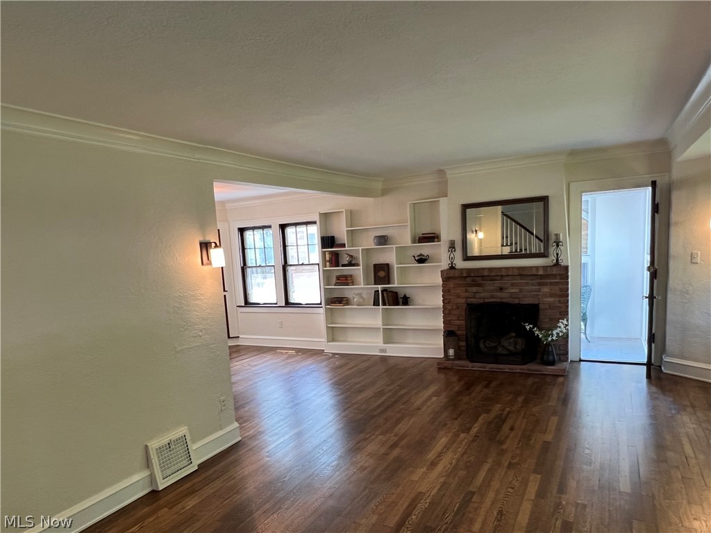 144 Lee Road Berea, OH 44017 - Photo 5 of 33 Living room and dining room view