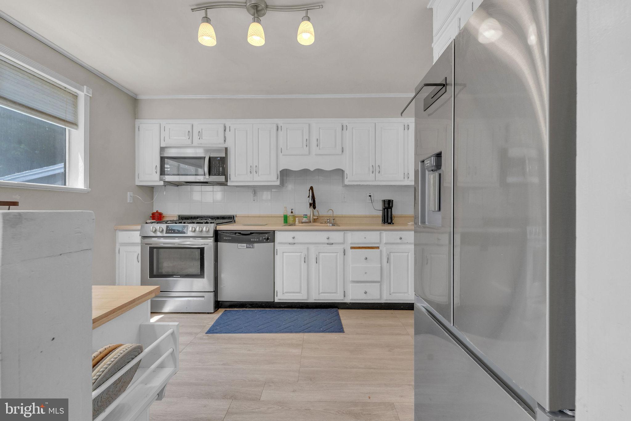 21 Mahoney Road Pennsville, NJ 08070 - Photo 11 of 34 Eat-In Kitchen