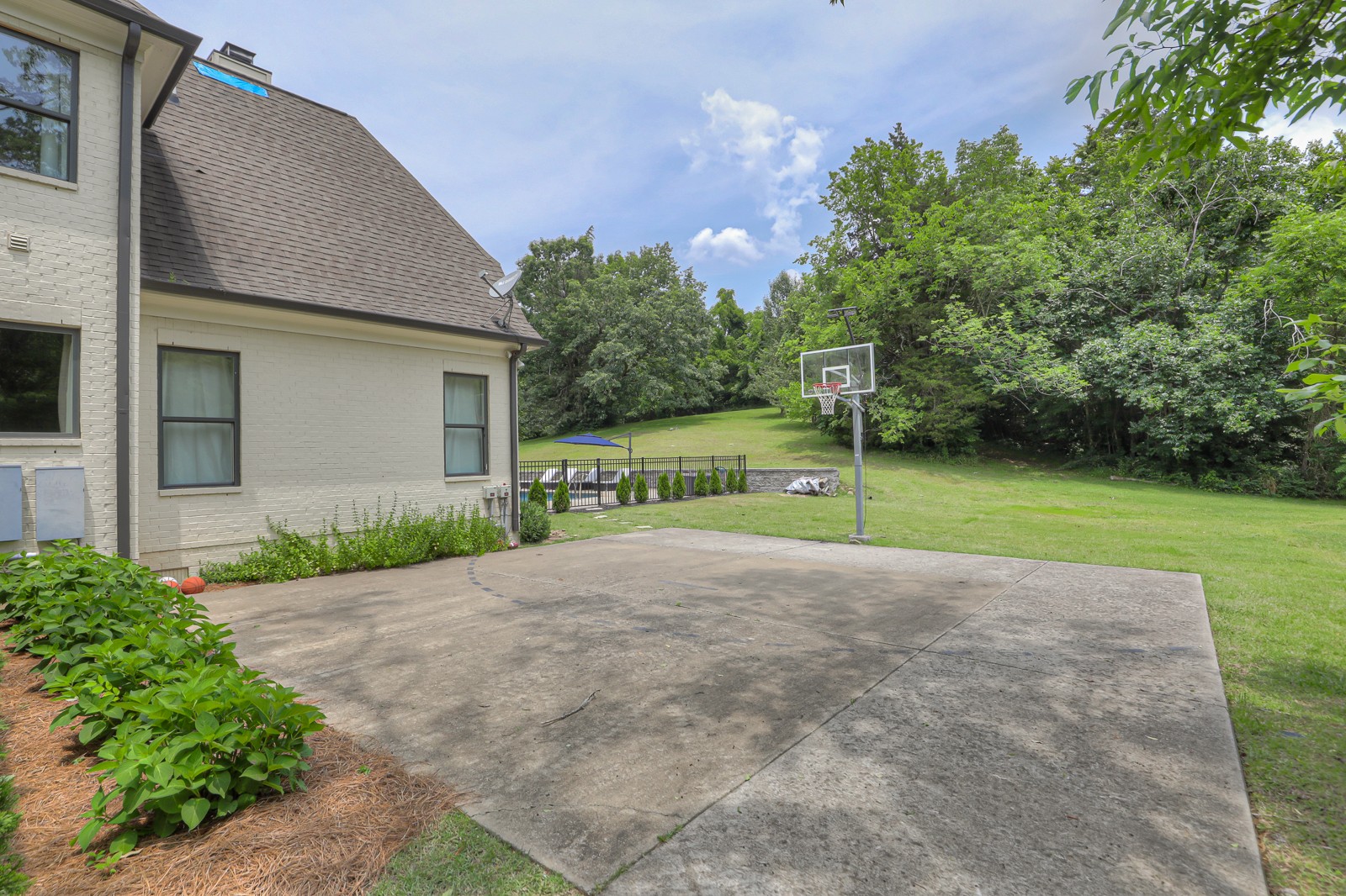 4554 Peytonsville Road Franklin, TN 37064 - Photo 29 of 29 a view of a house with backyard and a garden