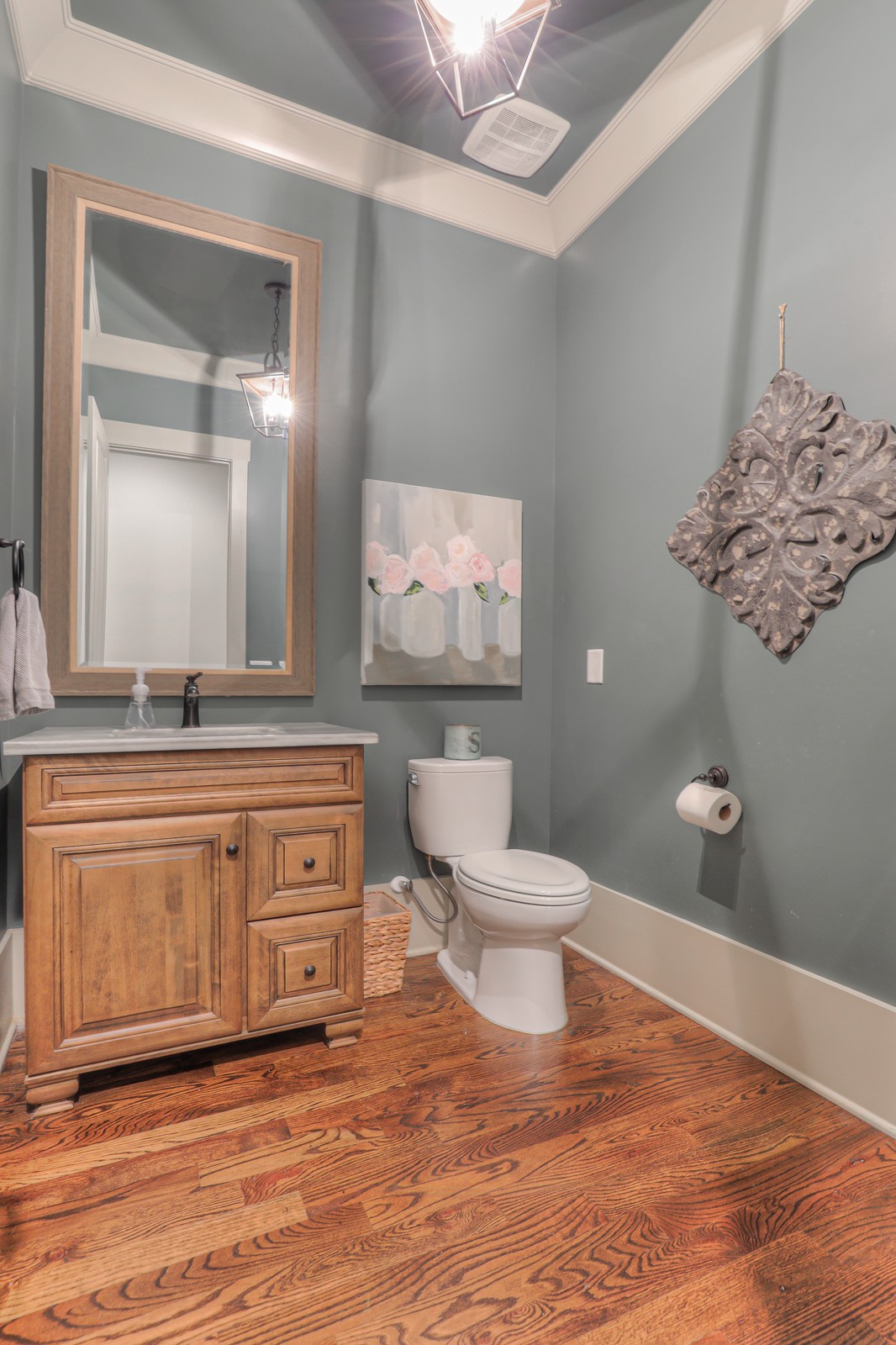 4554 Peytonsville Road Franklin, TN 37064 - Photo 7 of 29 a spacious bathroom with a toilet sink and mirror