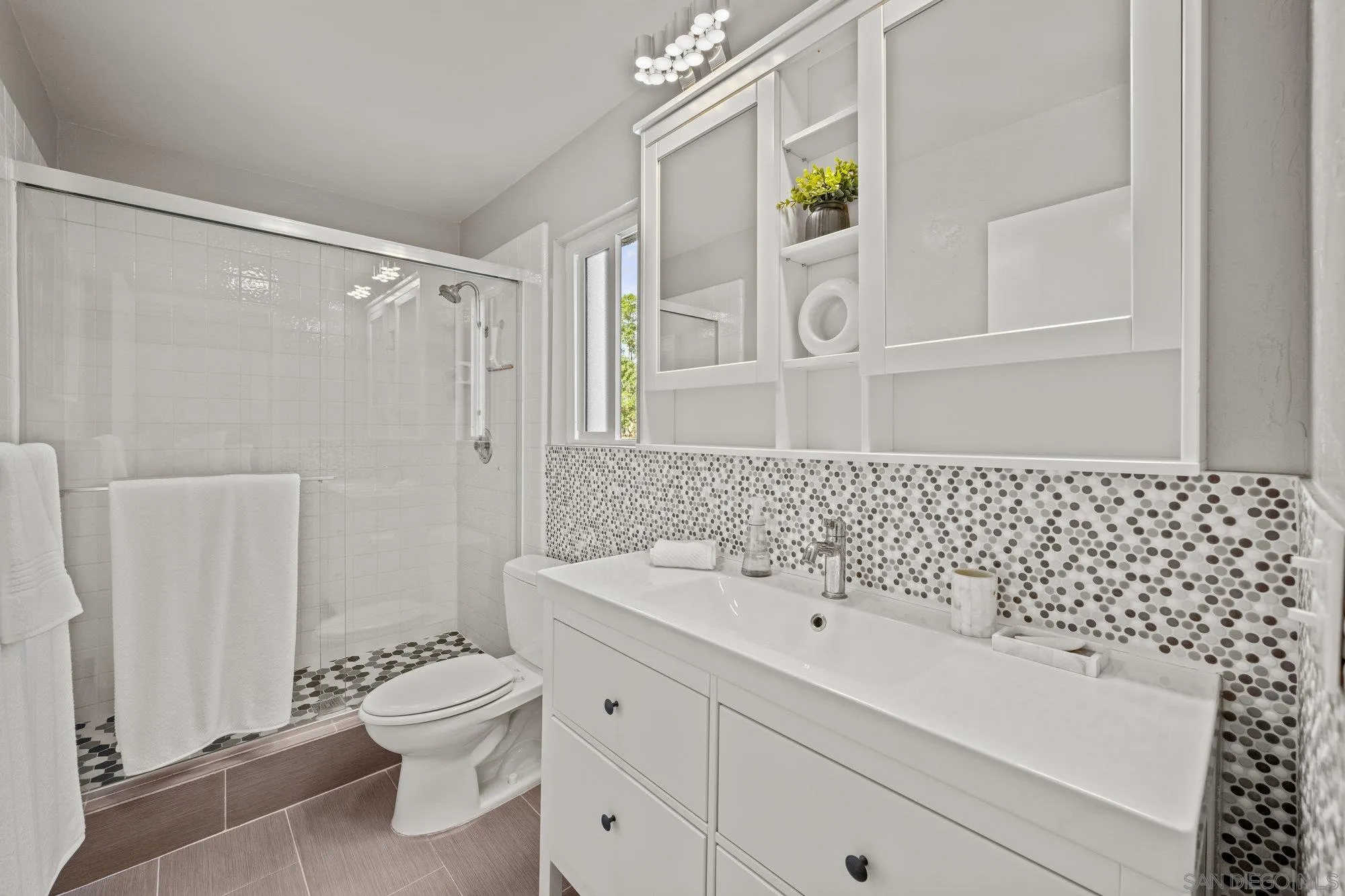 1074 Isabella Avenue Coronado, CA 92118 - Photo 10 of 21 Gallery Image 10