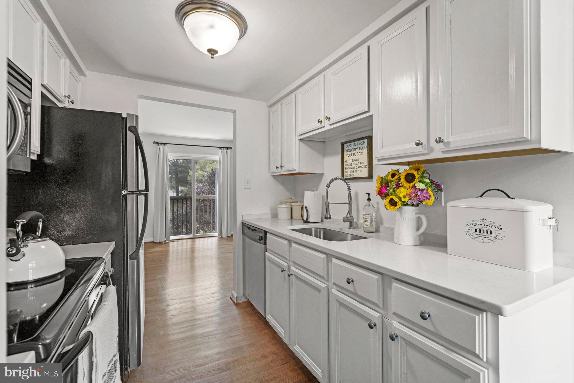 1720 Aberdeen Circle Crofton, MD 21114 - Photo 2 of 20 Upgraded Quartz Countertops