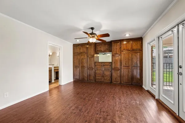 $370,000 | 2 Lincolnshire Circle, Bedford, TX 76021