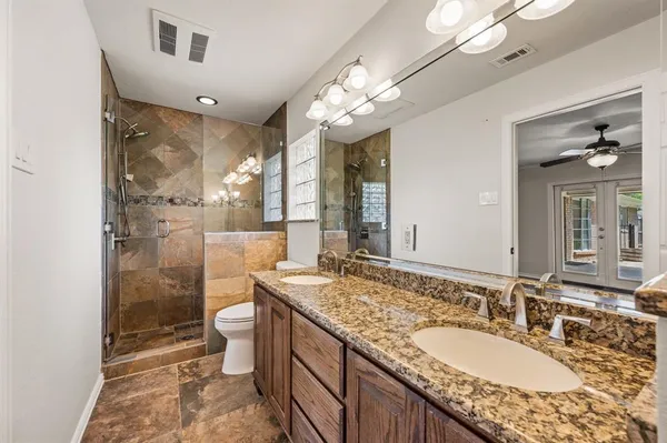 $370,000 | 2 Lincolnshire Circle, Bedford, TX 76021