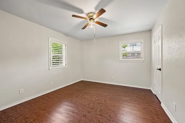 $370,000 | 2 Lincolnshire Circle, Bedford, TX 76021