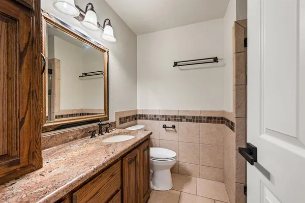 $370,000 | 2 Lincolnshire Circle, Bedford, TX 76021