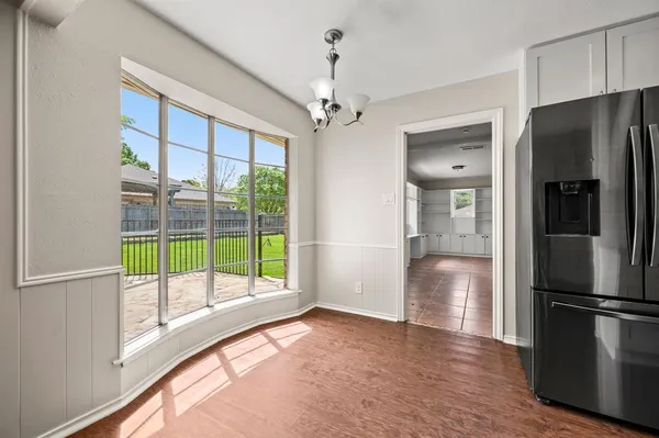 $370,000 | 2 Lincolnshire Circle, Bedford, TX 76021