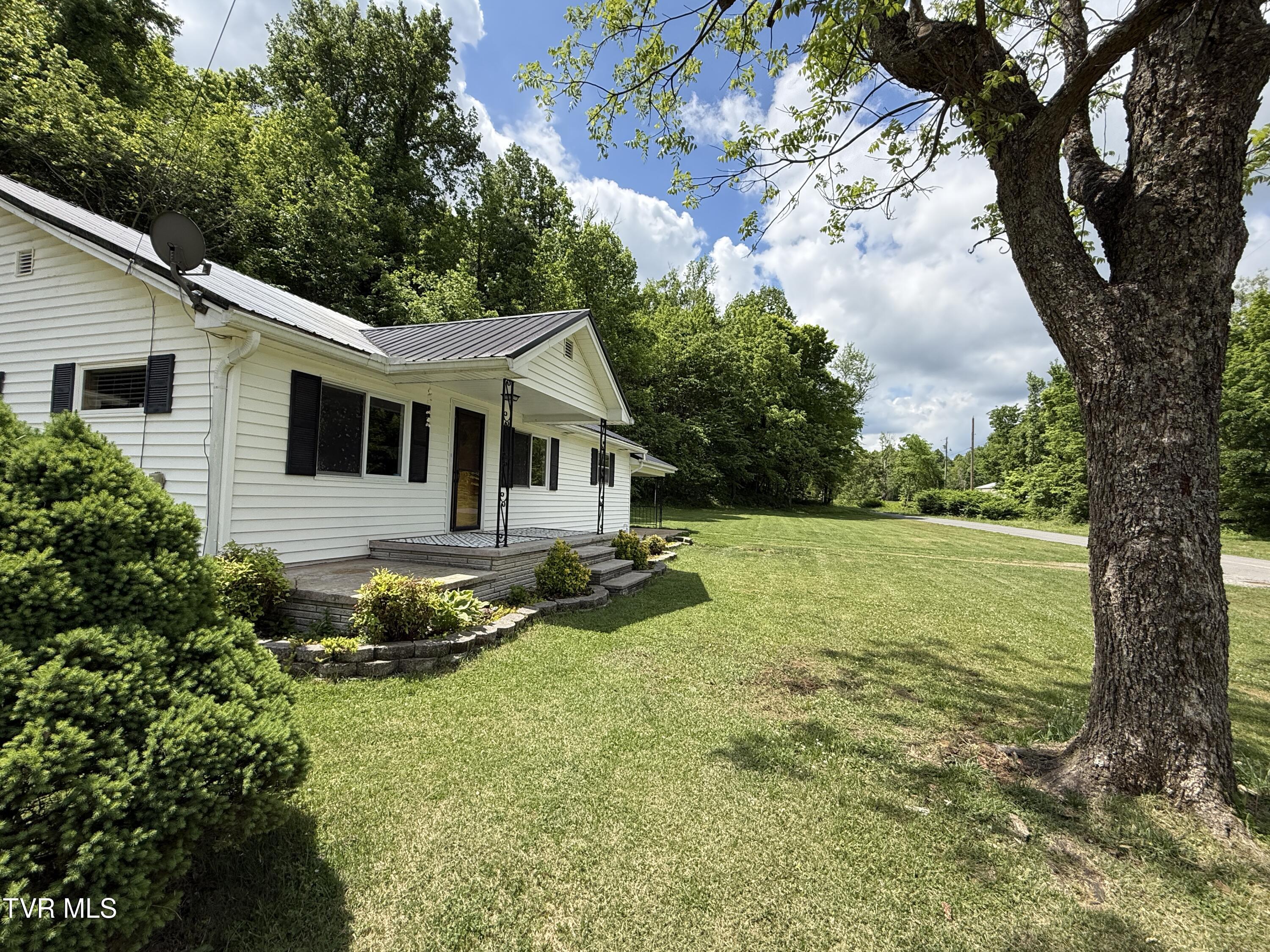 226 Little Cassi Creek Road Chuckey, TN 37641 - Photo 4 of 46 IMG_3488