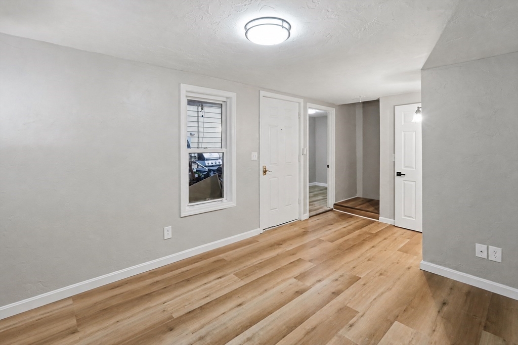 14 1/2 Hacker Street Worcester, MA 01603 - Photo 29 of 41
