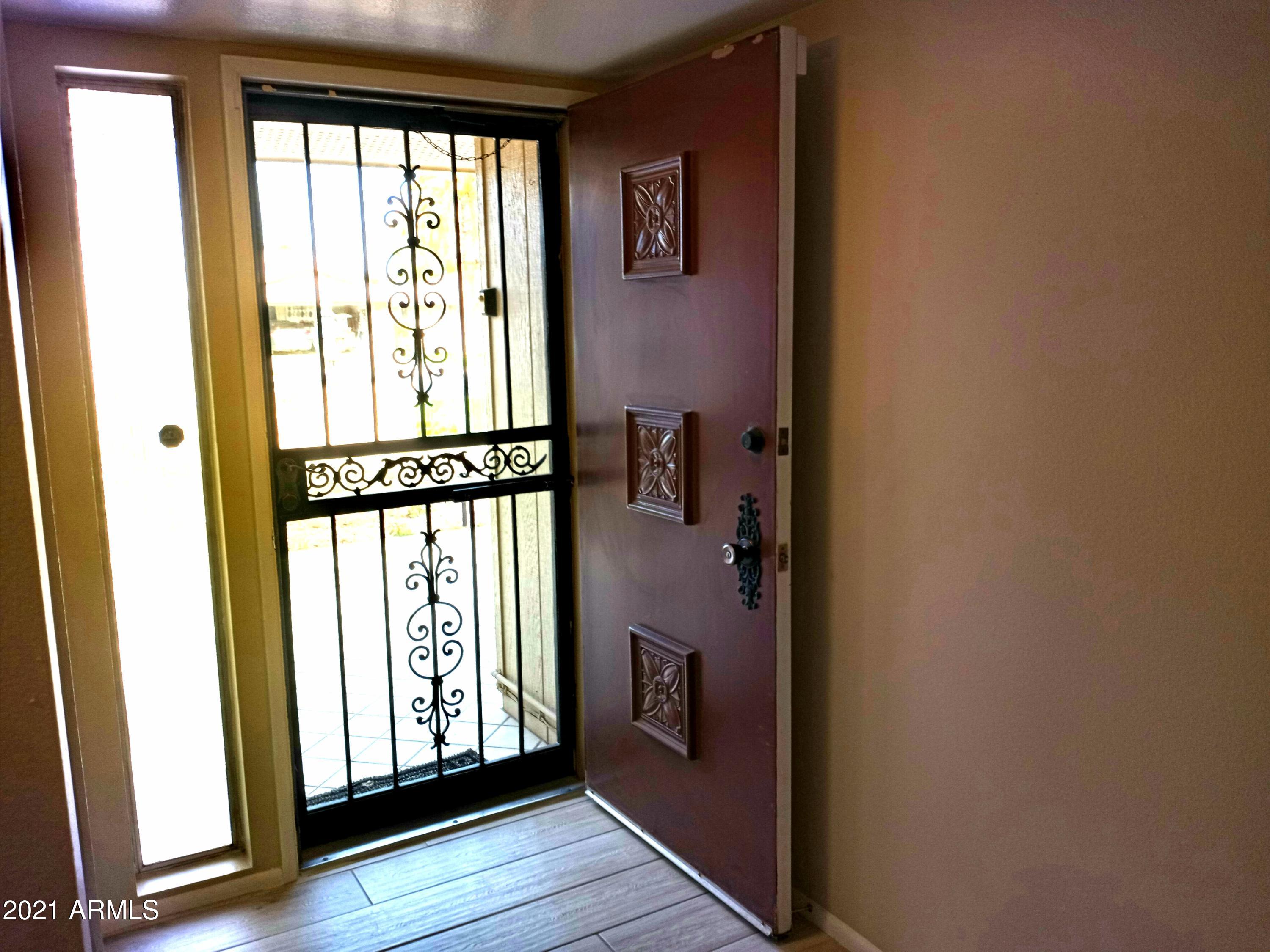 9705 West Oak Ridge Drive Sun City, AZ 85351 - Photo 4 of 35 Come On In!