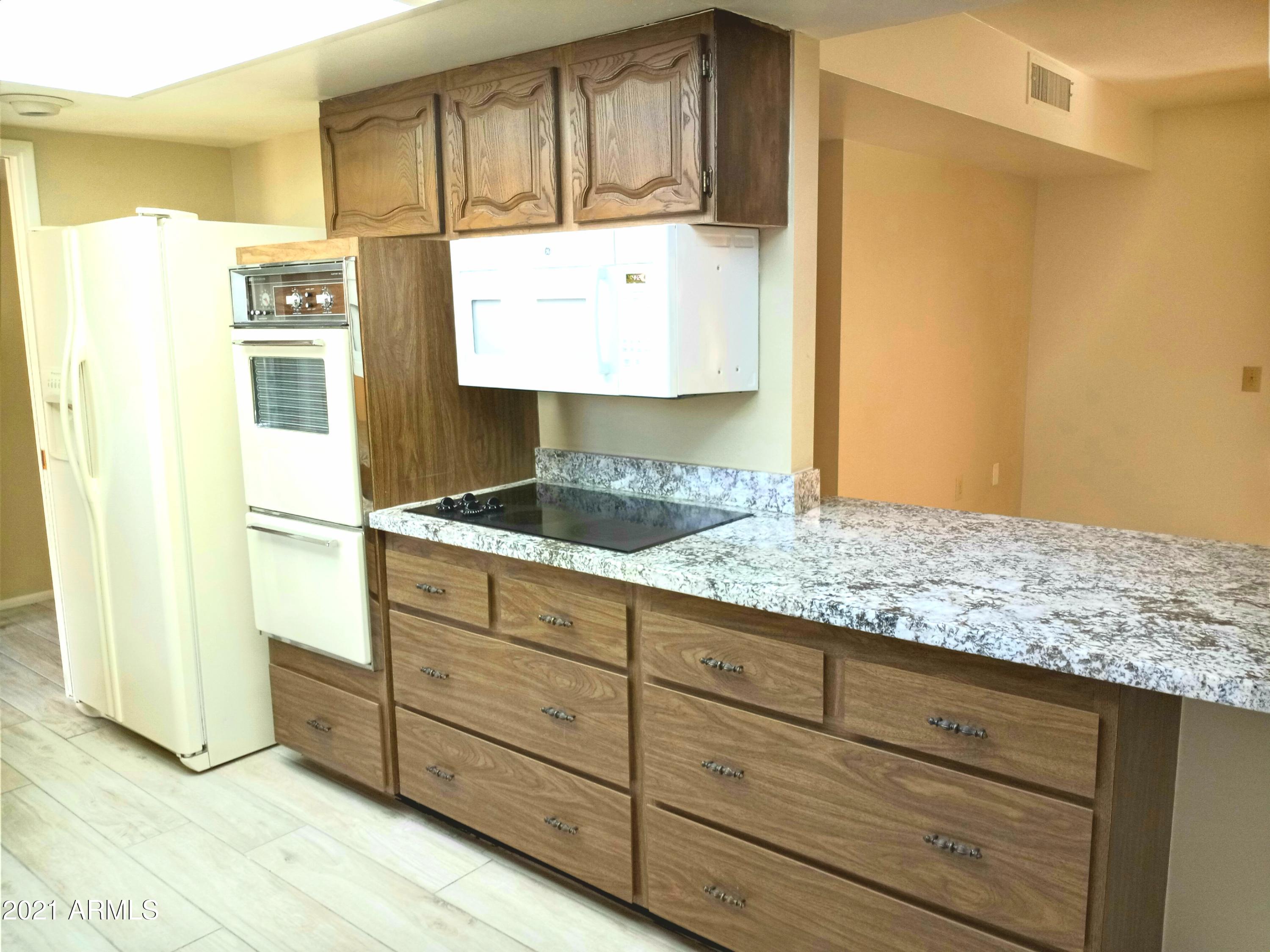 9705 West Oak Ridge Drive Sun City, AZ 85351 - Photo 6 of 35 Kitchen Appliances