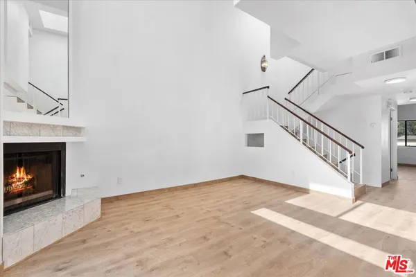 $540,000 | 6323 Reseda Boulevard, Unit 6, Tarzana, CA 91335