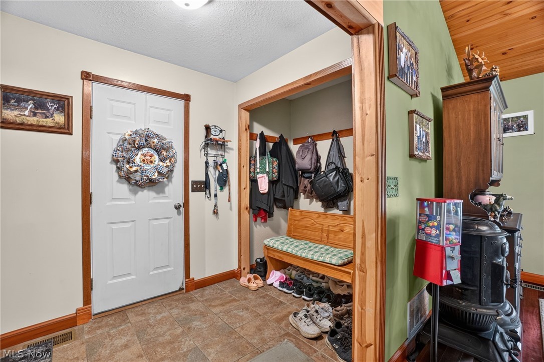 4393 Middle Road Conneaut, OH 44030 - Photo 12 of 46 Gallery Image 12