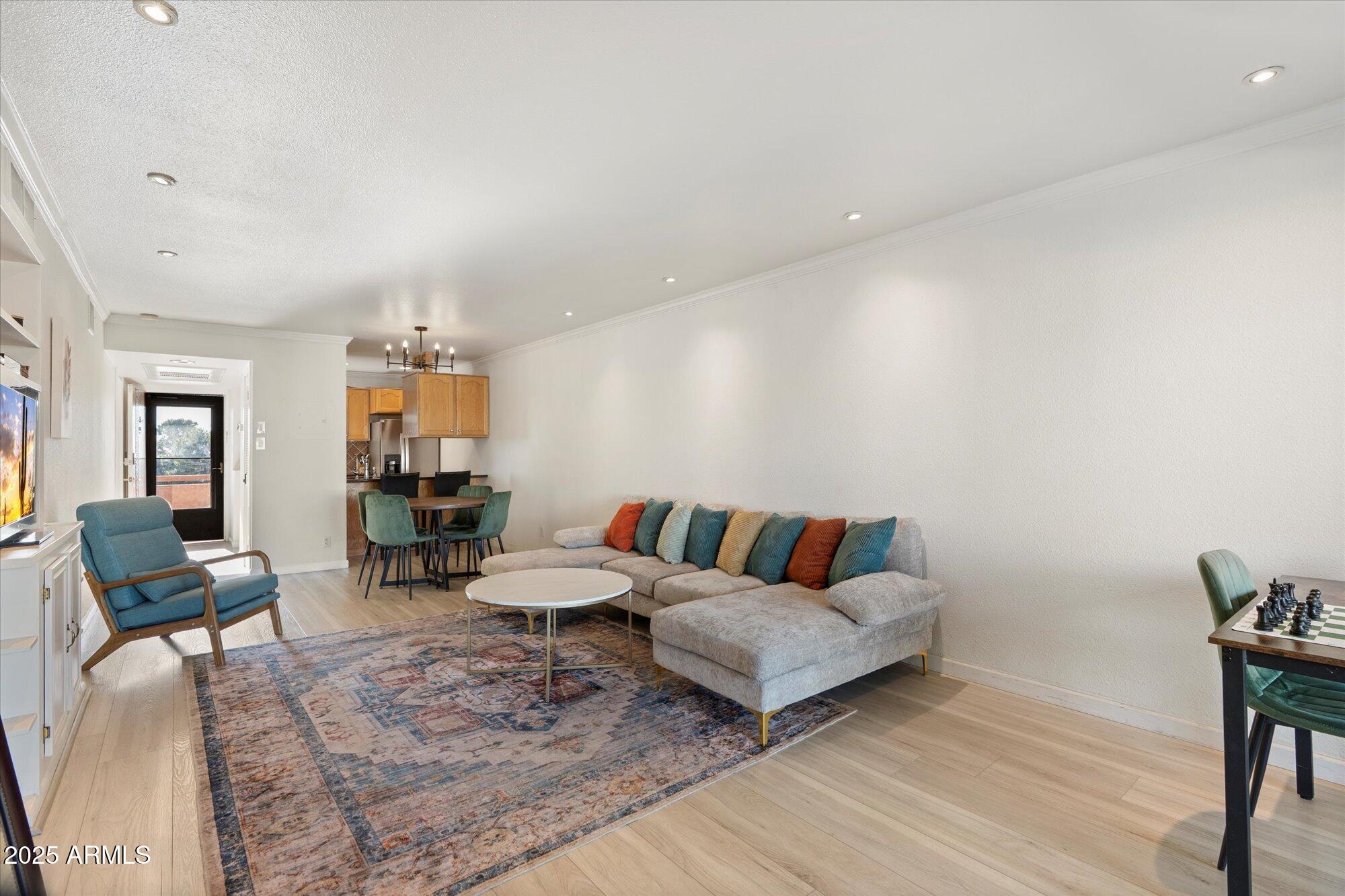 7625 East Camelback Road, Unit B435 Scottsdale, AZ 85251 - Photo 7 of 20 Living Room