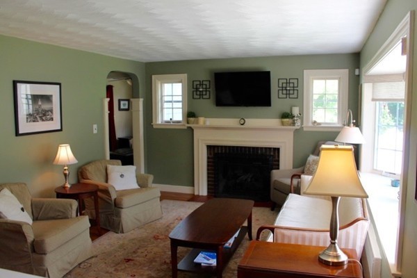 19 Foster Road Bedford, MA 01730 - Photo 3 of 25 Gallery Image 3