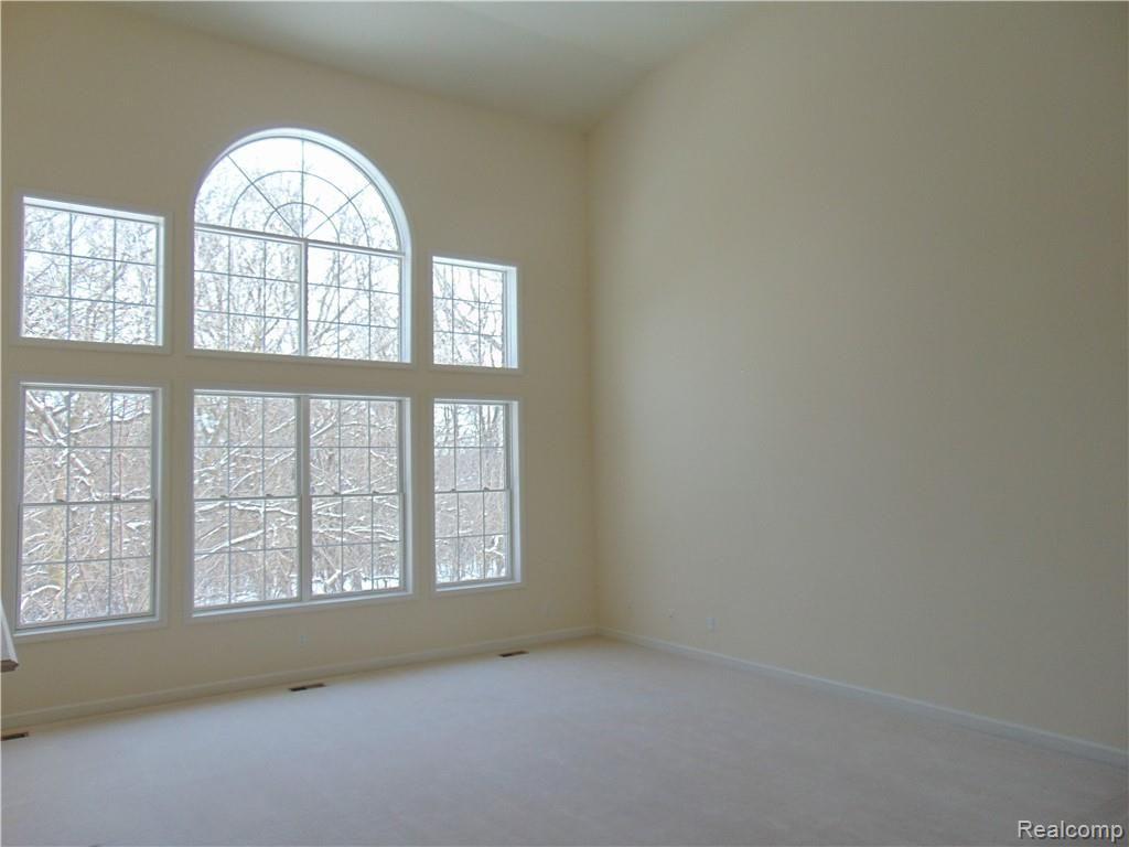 5835 Stonehaven Boulevard Rochester, MI 48306 - Photo 6 of 31
