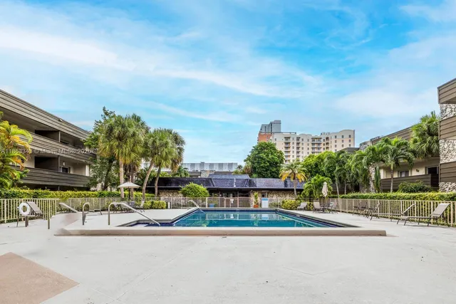 $275,000 | 8315 Southwest 72nd Avenue, Unit 308B, Miami, FL 33143
