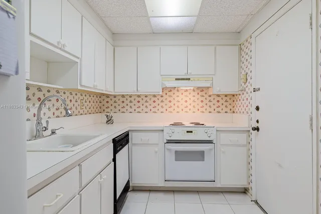 $275,000 | 8315 Southwest 72nd Avenue, Unit 308B, Miami, FL 33143