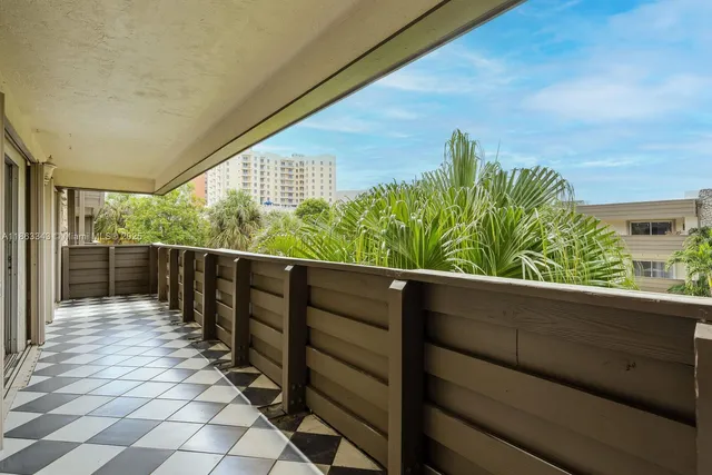 $275,000 | 8315 Southwest 72nd Avenue, Unit 308B, Miami, FL 33143