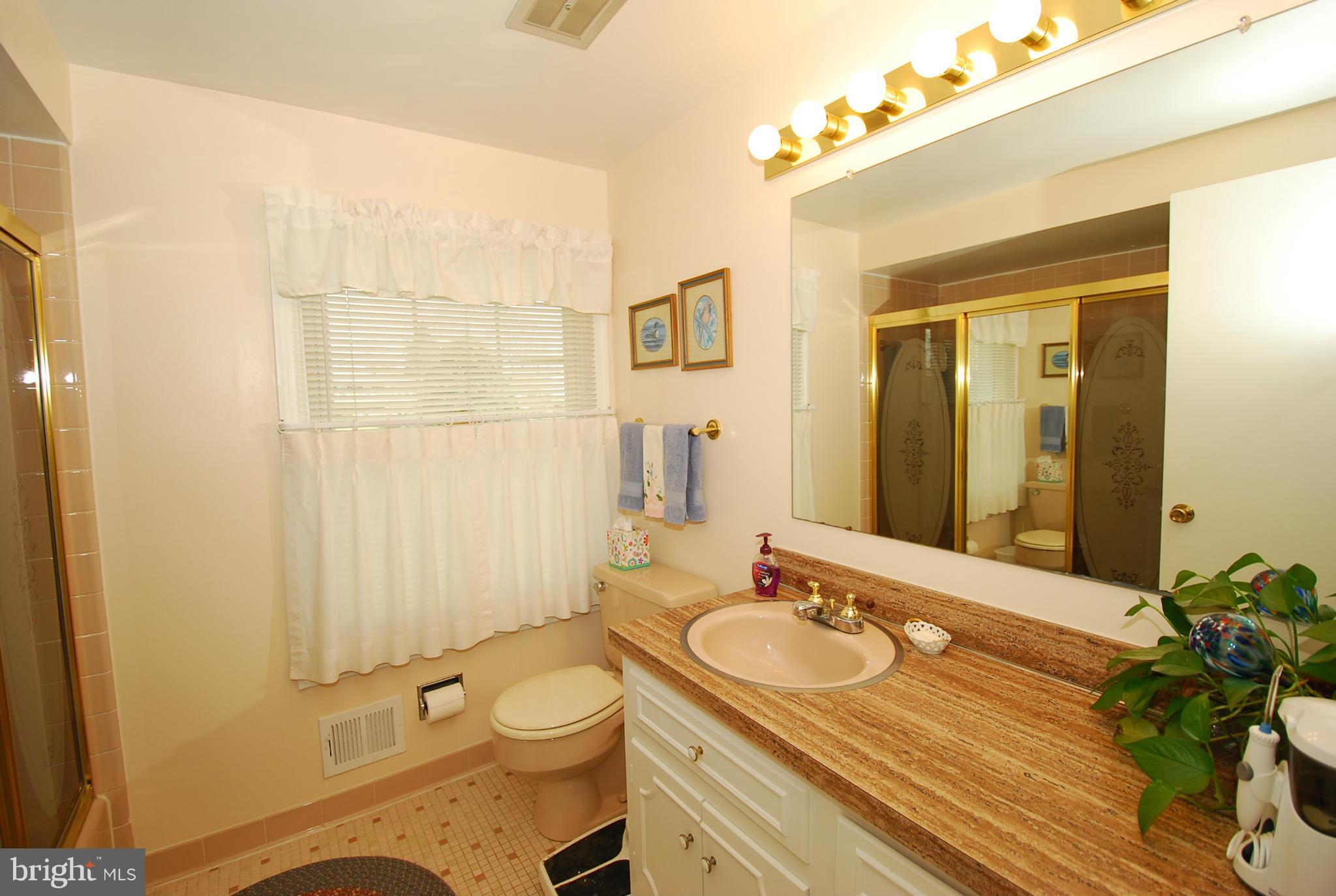 8008 Hilton Road Gaithersburg, MD 20882 - Photo 20 of 27 Bath