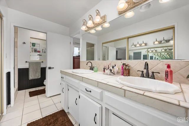 a view of a workspace with furniture