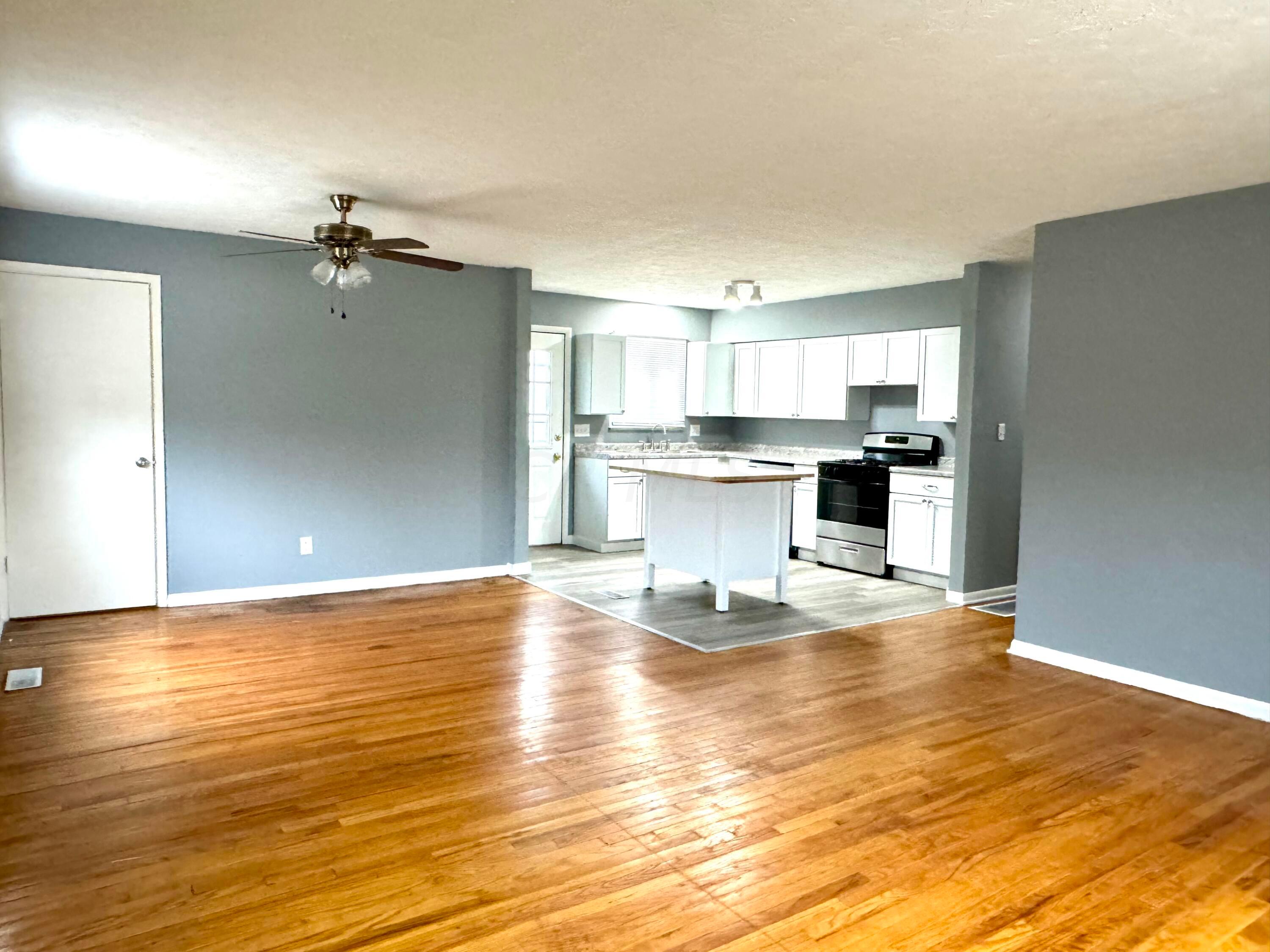 609 Raleigh Drive Columbus, OH 43228 - Photo 5 of 33 Open concept with a brand new kitchen!