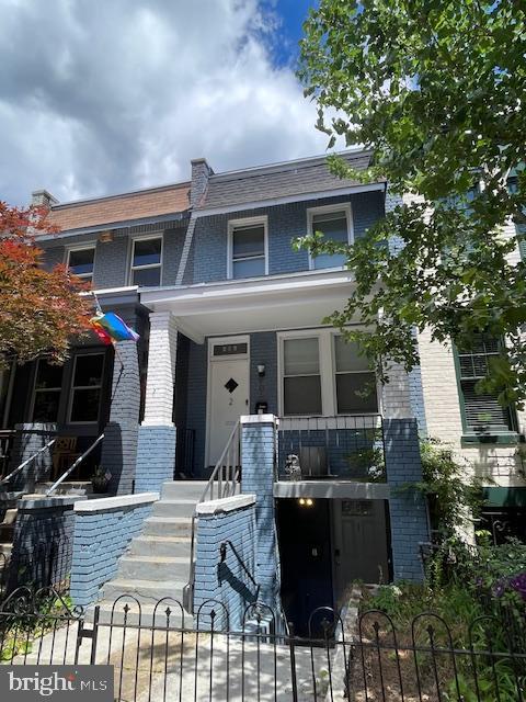 a view of house with outdoor seating space