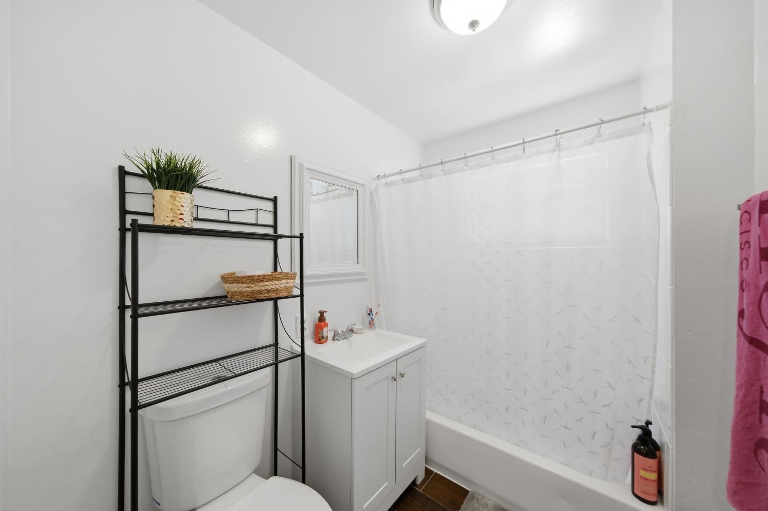 10 West Swain Road Stockton, CA 95207 - Photo 11 of 66 Gallery Image 11