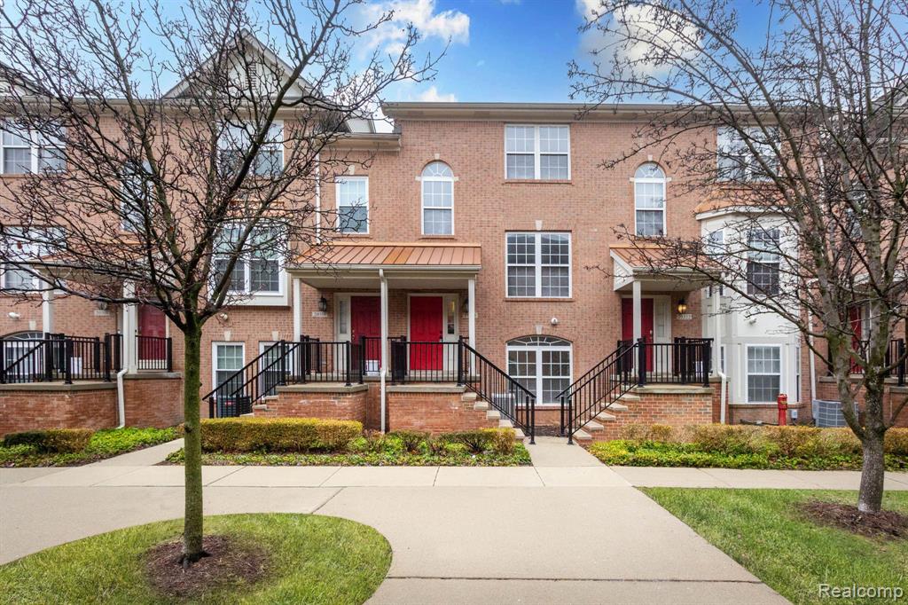 20318 Rodeo Court Southfield, MI 48075 - Photo 2 of 25 Gallery Image 2