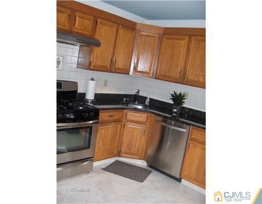 63 Rice Run East Brunswick, NJ 08816 - Photo 3 of 15 Gallery Image 3