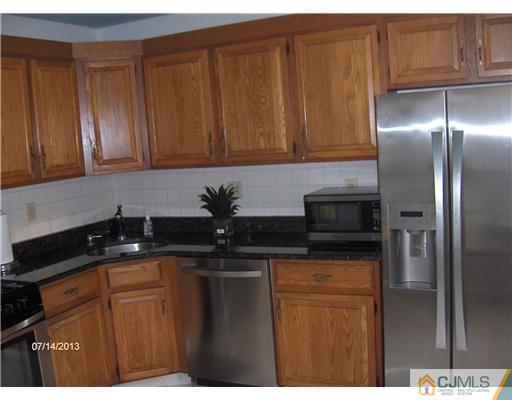 63 Rice Run East Brunswick, NJ 08816 - Photo 4 of 15 Gallery Image 4