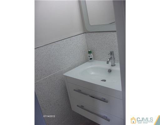 63 Rice Run East Brunswick, NJ 08816 - Photo 9 of 15 Gallery Image 9