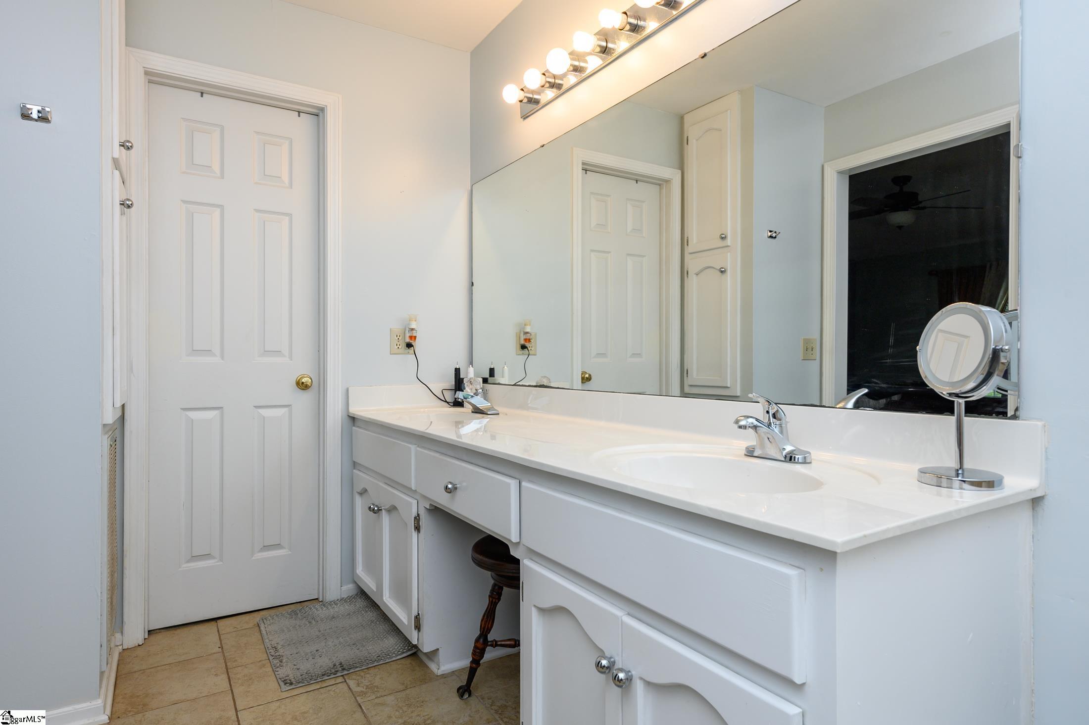 9 Middlecreek Way Greenville, SC 29607 - Photo 18 of 28 Gallery Image 18