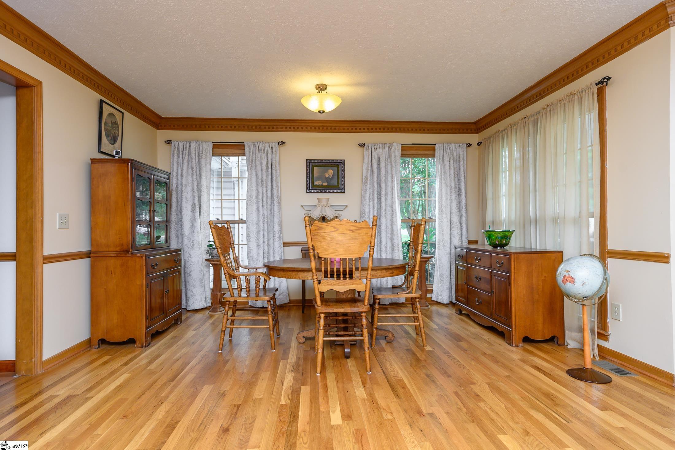 9 Middlecreek Way Greenville, SC 29607 - Photo 8 of 28 Gallery Image 8